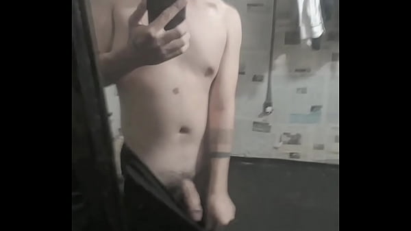 Asian Boy Sucking big man sausage Việt Nam Fag sục cặc trước gương.
